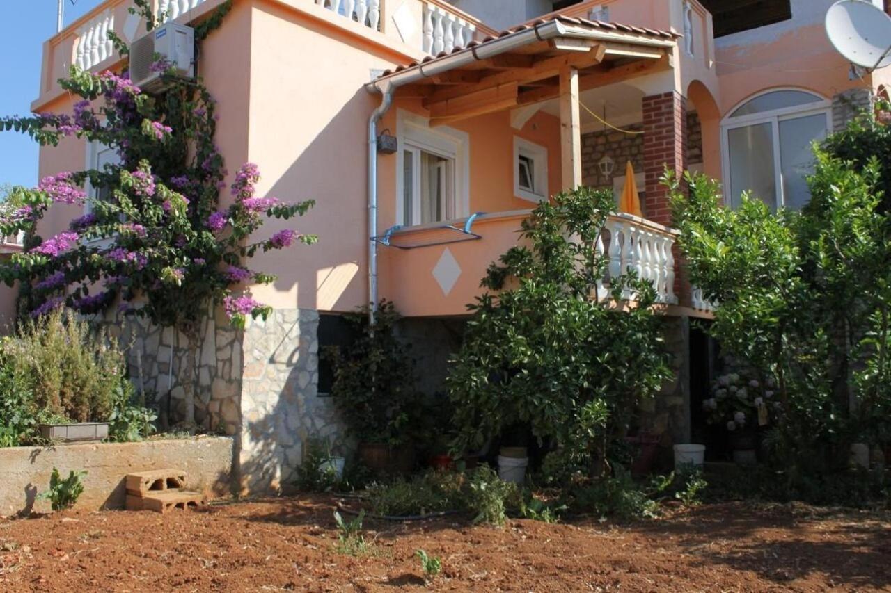 Apartment Ralje Сали Екстериор снимка